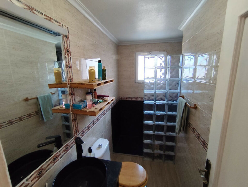 Middle Floor Apartment Torrevieja Alicante - image 9