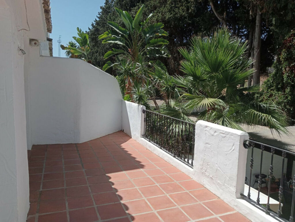 Townhouse Nueva Andalucía Málaga - image 8