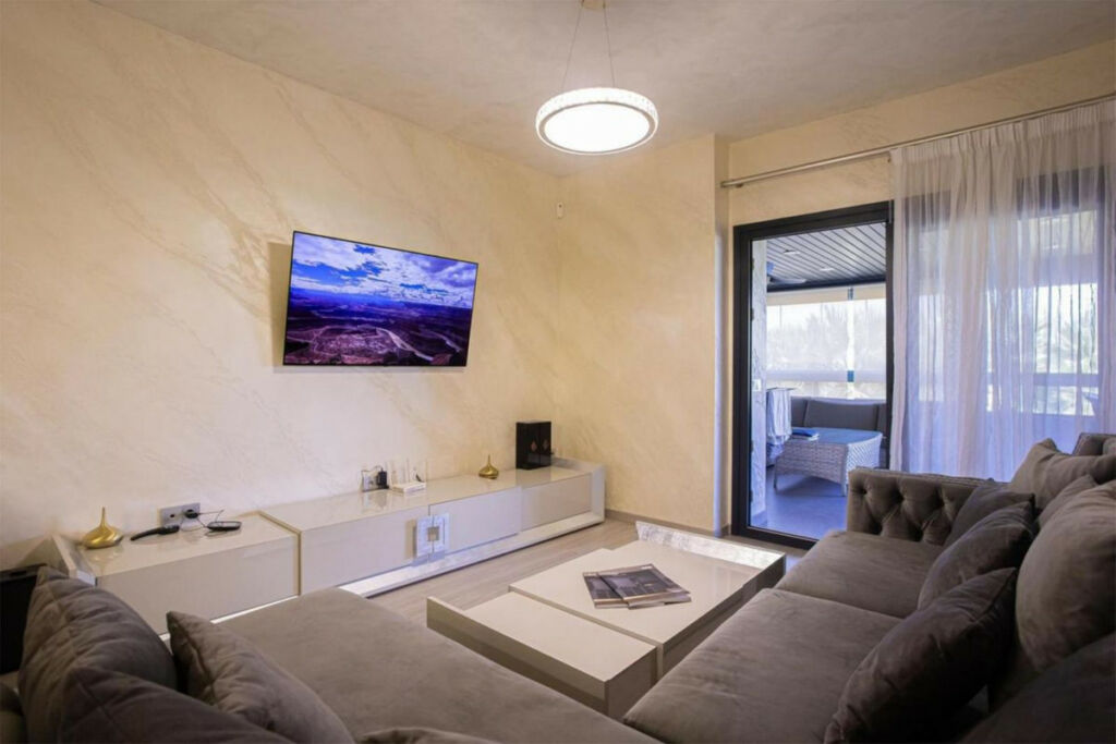 Middle Floor Apartment Los Flamingos Málaga - image 9