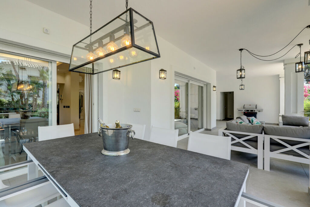 Detached Villa Cabopino Málaga - image 9