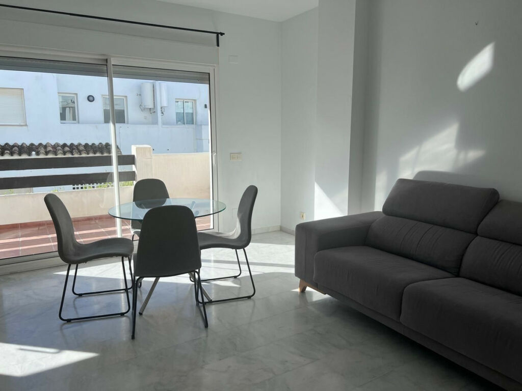 Middle Floor Apartment Estepona Málaga - image 9