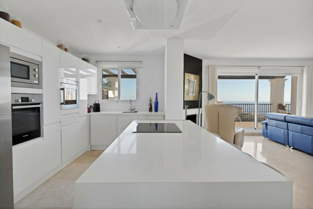Penthouse Calahonda Málaga - image 10