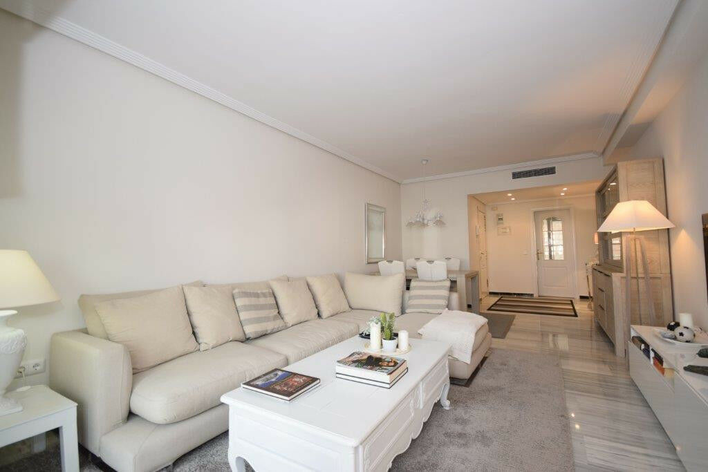 Middle Floor Apartment Puerto Banús Málaga - image 9
