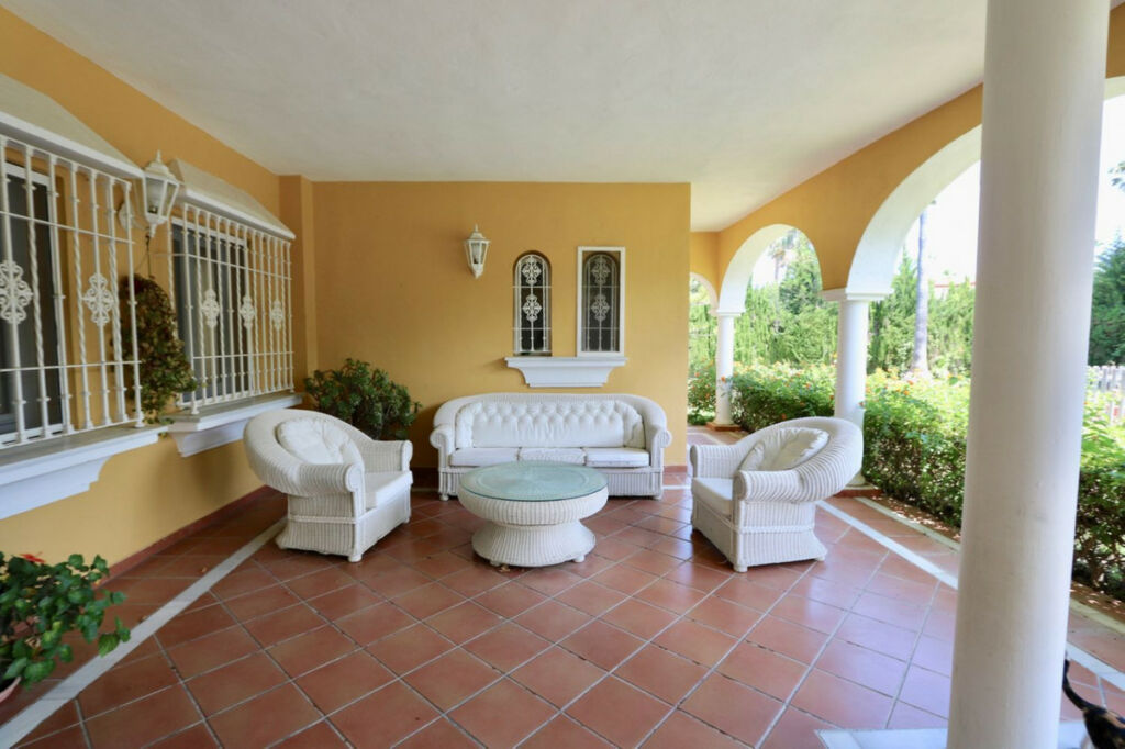 Detached Villa Sotogrande Costa Cádiz - image 9
