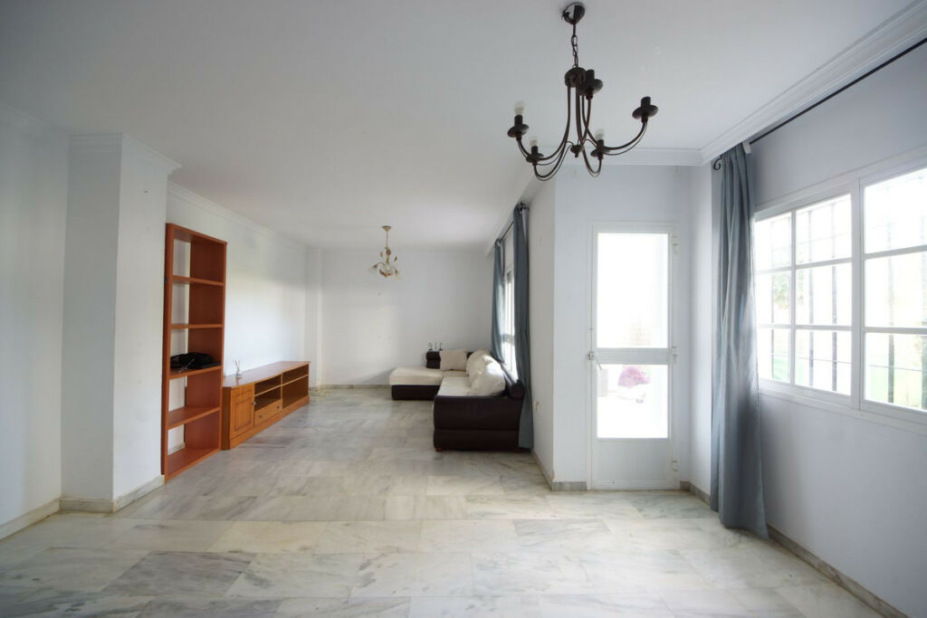 Ground Floor Apartment Estepona Málaga - image 9