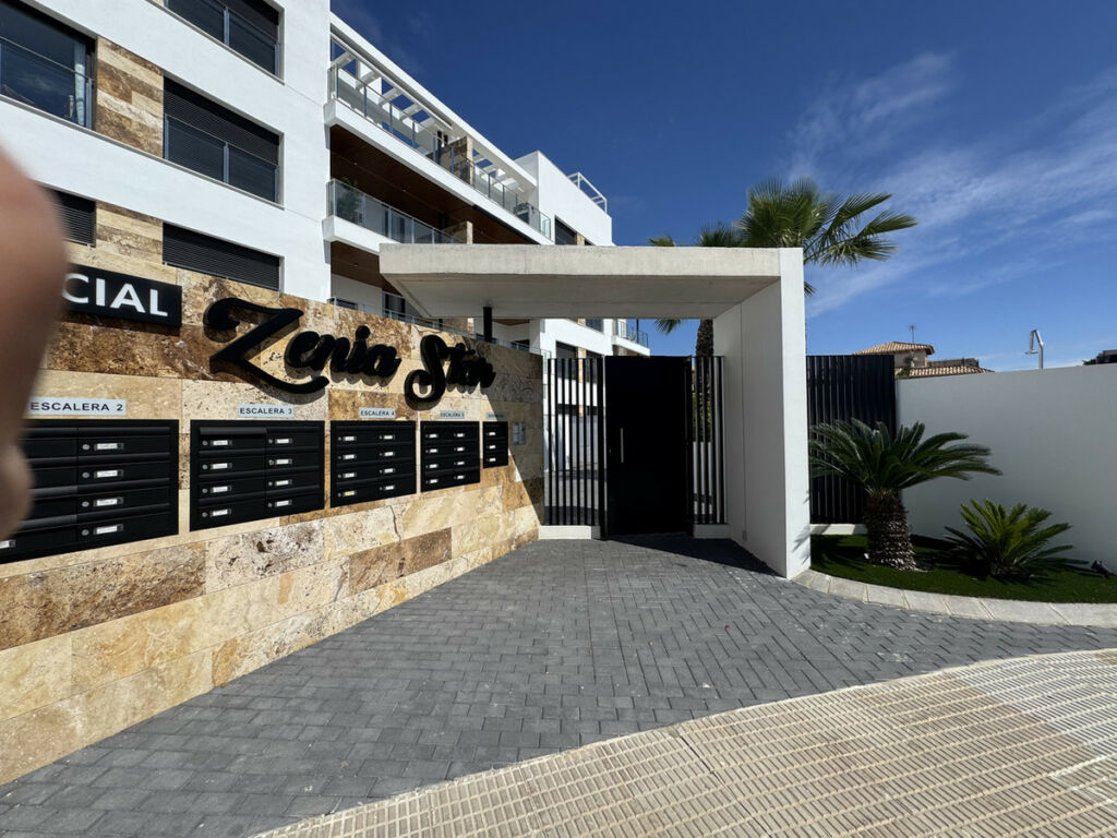 Penthouse Playa Flamenca Alicante - image 9