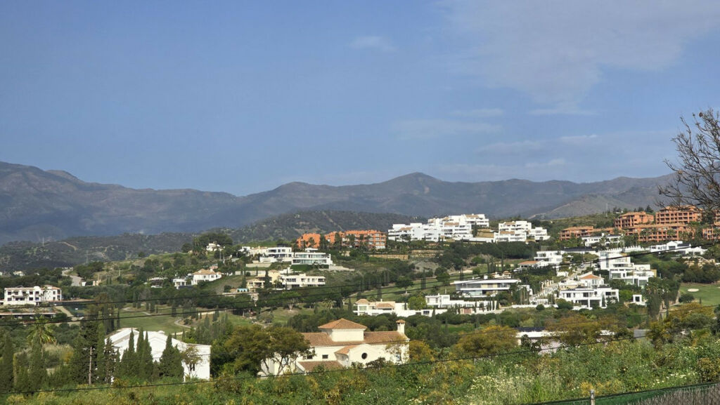 Middle Floor Apartment Estepona Málaga - image 9