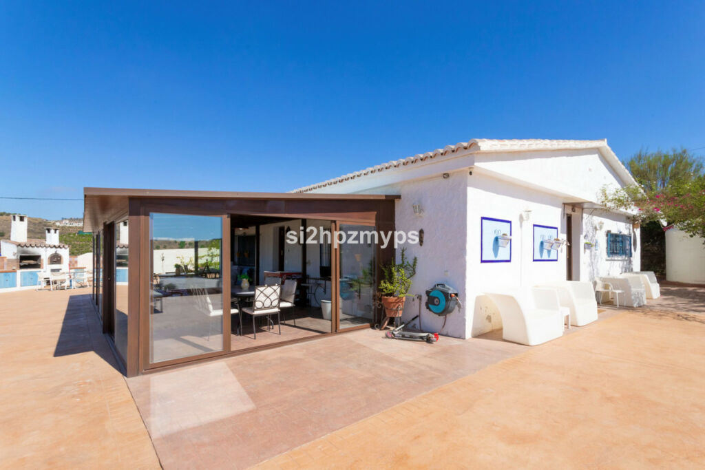 Detached Villa Almayate Málaga - image 9