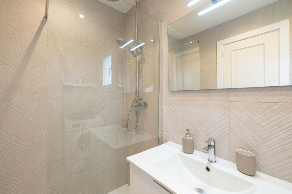Top Floor Apartment El Faro Málaga - image 9