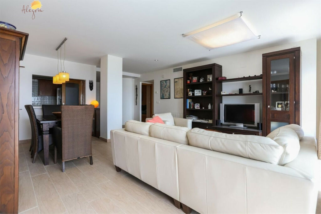 Middle Floor Apartment Torrevieja Alicante - image 9