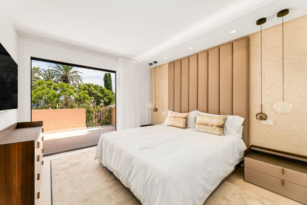 Townhouse New Golden Mile Málaga - image 9