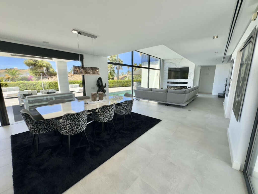 Detached Villa Los Monteros Málaga - image 8