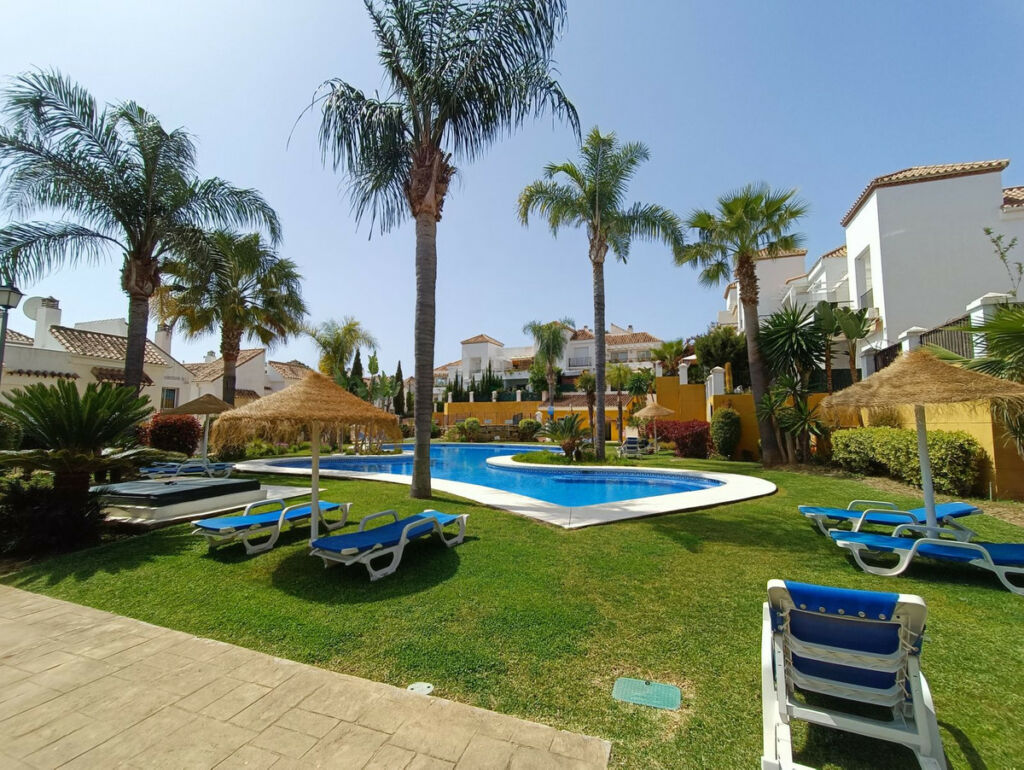 Ground Floor Apartment Aloha Málaga - image 9
