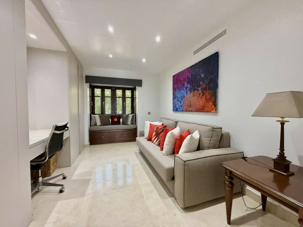 Middle Floor Apartment The Golden Mile Málaga - image 9