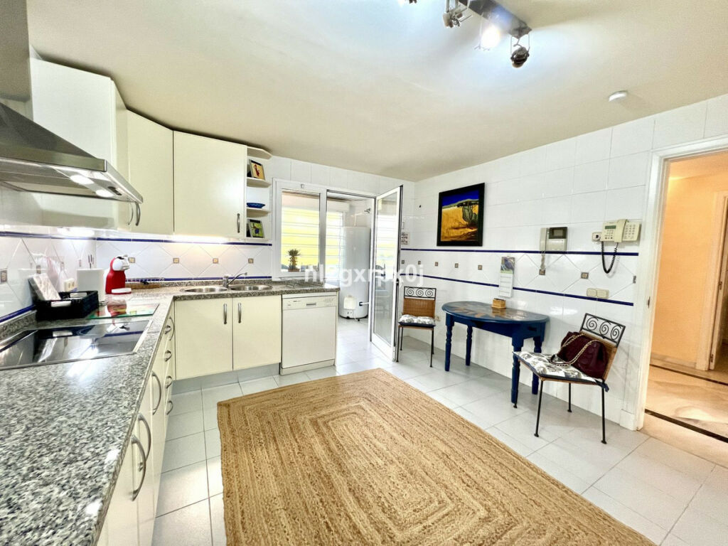 Middle Floor Apartment Bahía de Marbella Málaga - image 9