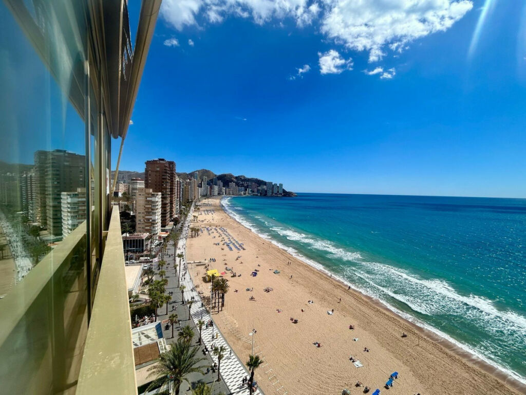 Middle Floor Apartment Benidorm Alicante - image 9