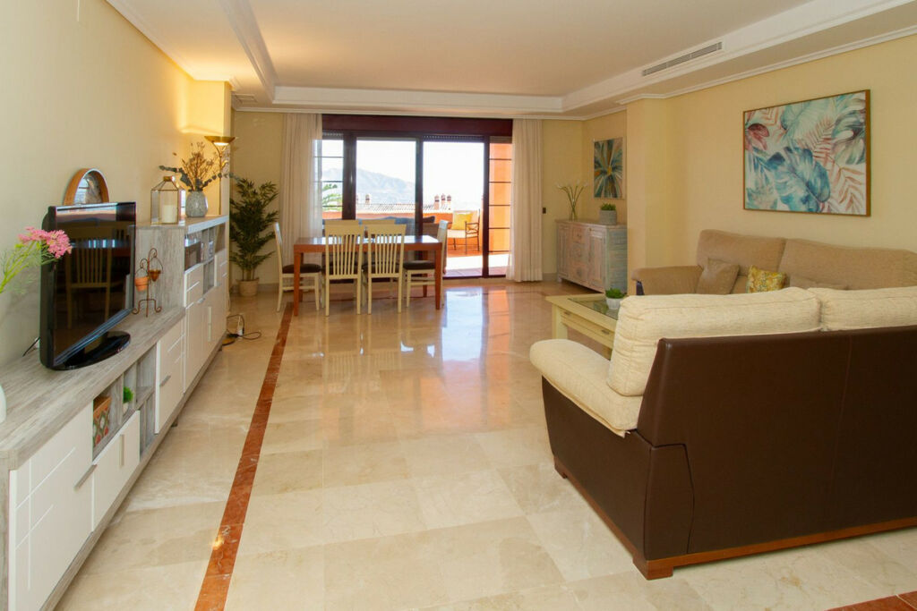 Middle Floor Apartment La Mairena Málaga - image 8