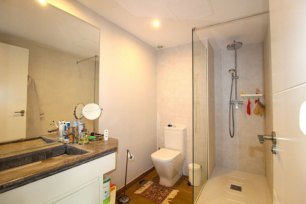 Middle Floor Apartment Estepona Málaga - image 9