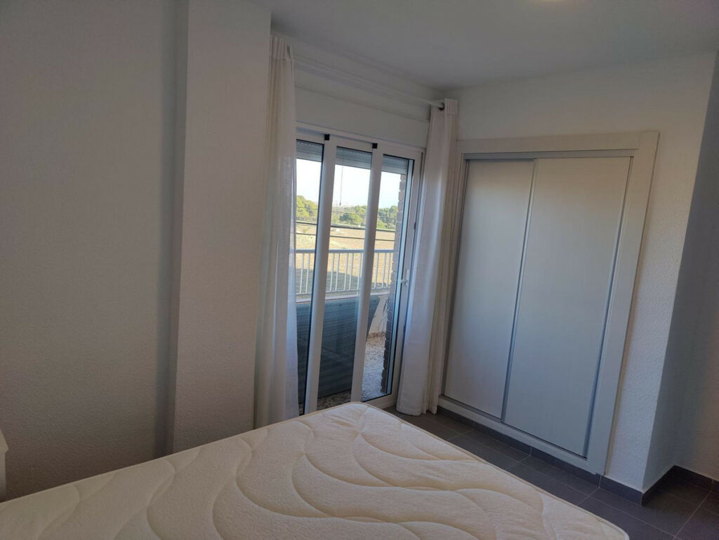 Middle Floor Apartment Torrevieja Alicante - image 9