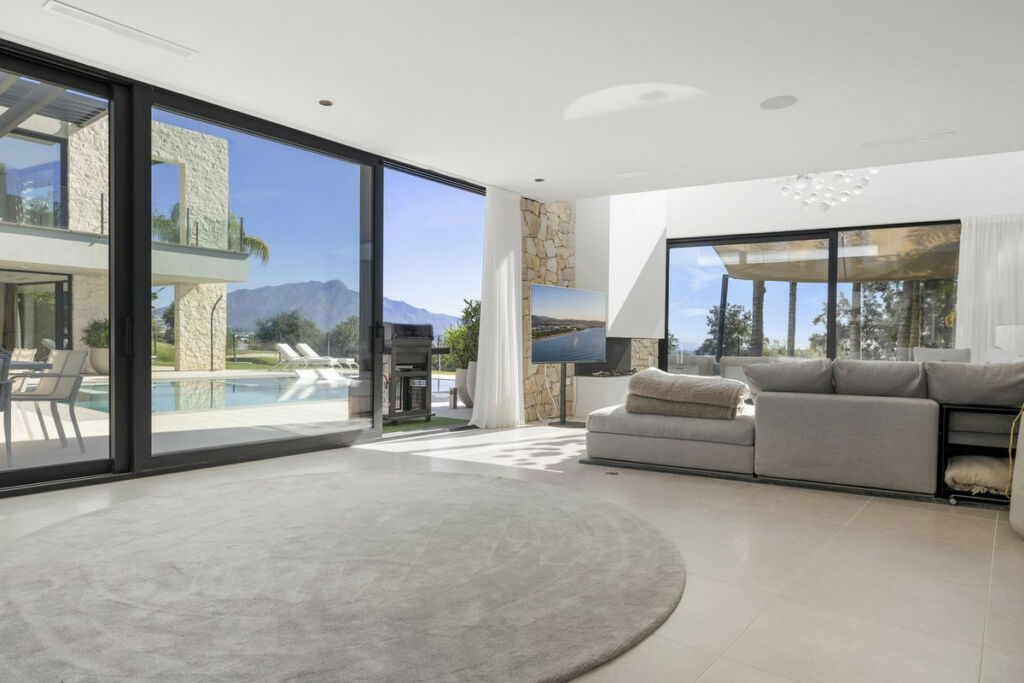 Detached Villa Benahavís Málaga - image 9