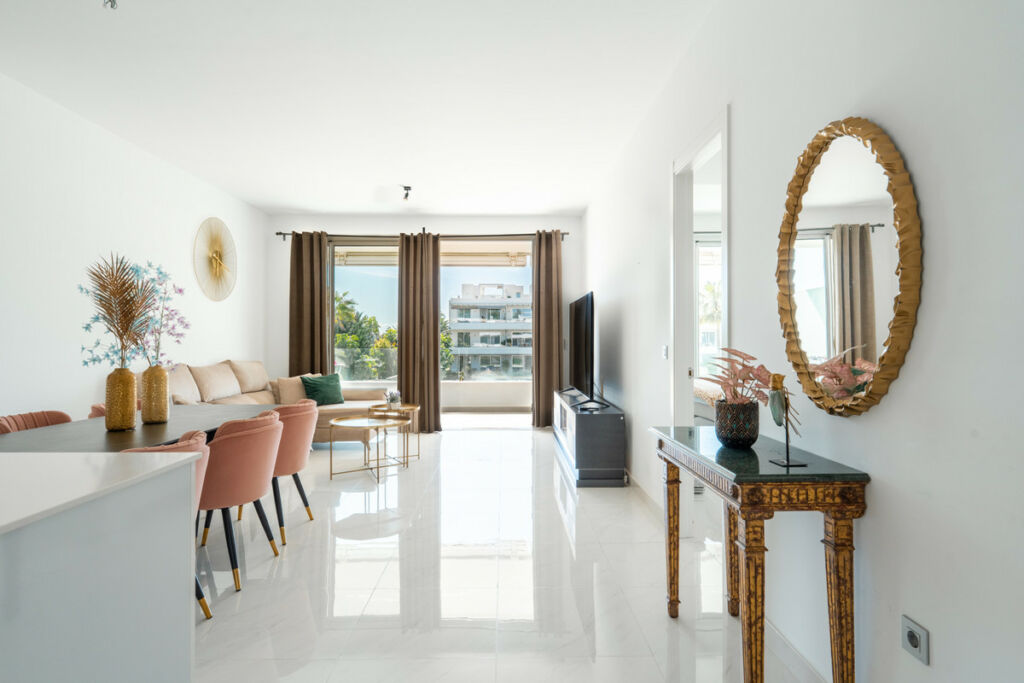 Middle Floor Apartment Estepona Málaga - image 6