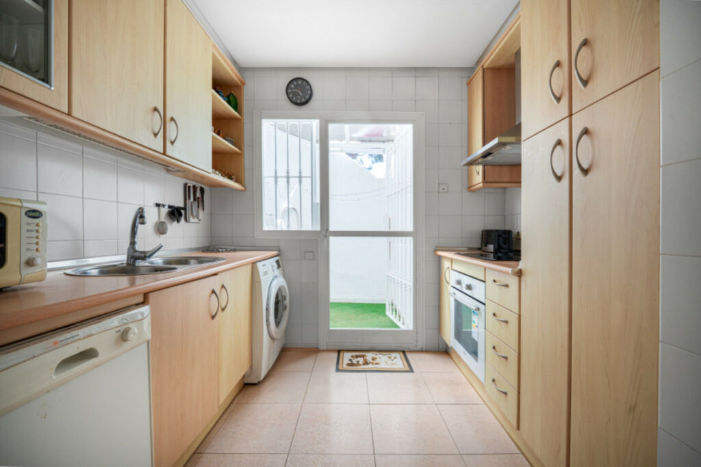 Townhouse Sierra Blanca Málaga - image 9
