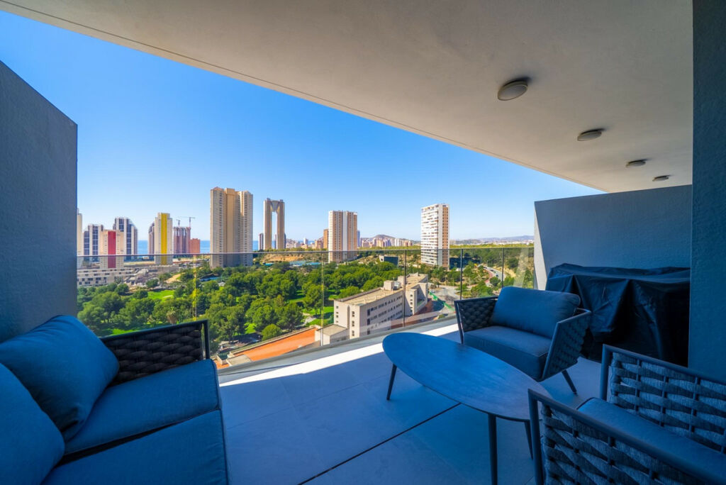 Middle Floor Apartment Benidorm Alicante - image 2