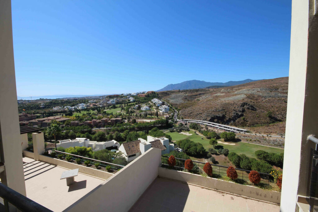 Middle Floor Apartment Benahavís Málaga - image 3