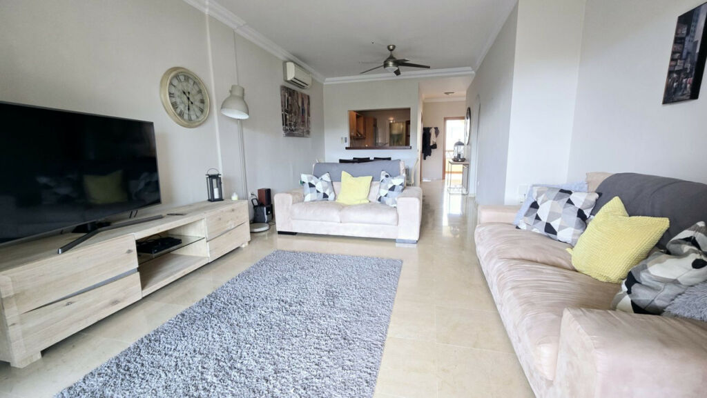 Middle Floor Apartment La Cala Hills Málaga - image 2