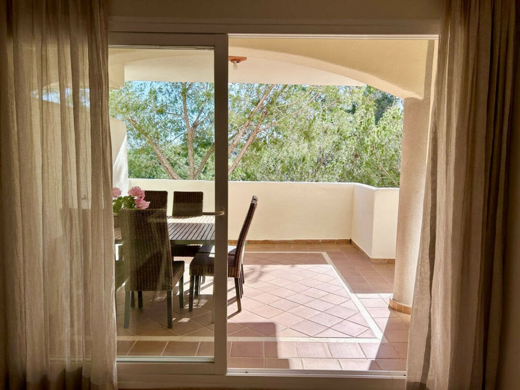 Middle Floor Apartment Elviria Málaga - image 3