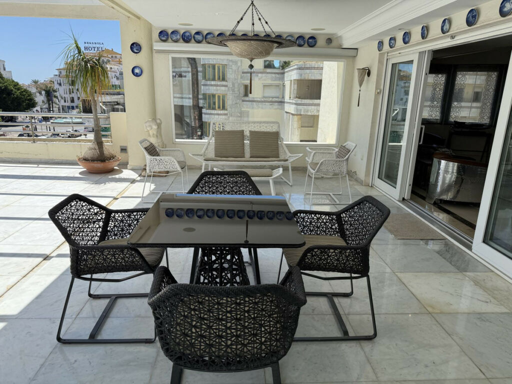 Middle Floor Apartment Puerto Banús Málaga