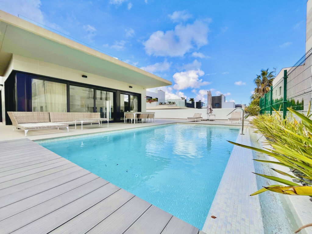 Detached Villa Dehesa de Campoamor Alicante