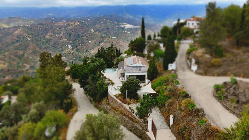 Detached Villa Sayalonga Málaga