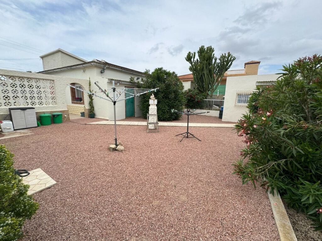 Detached Villa La Marina Alicante - image 2