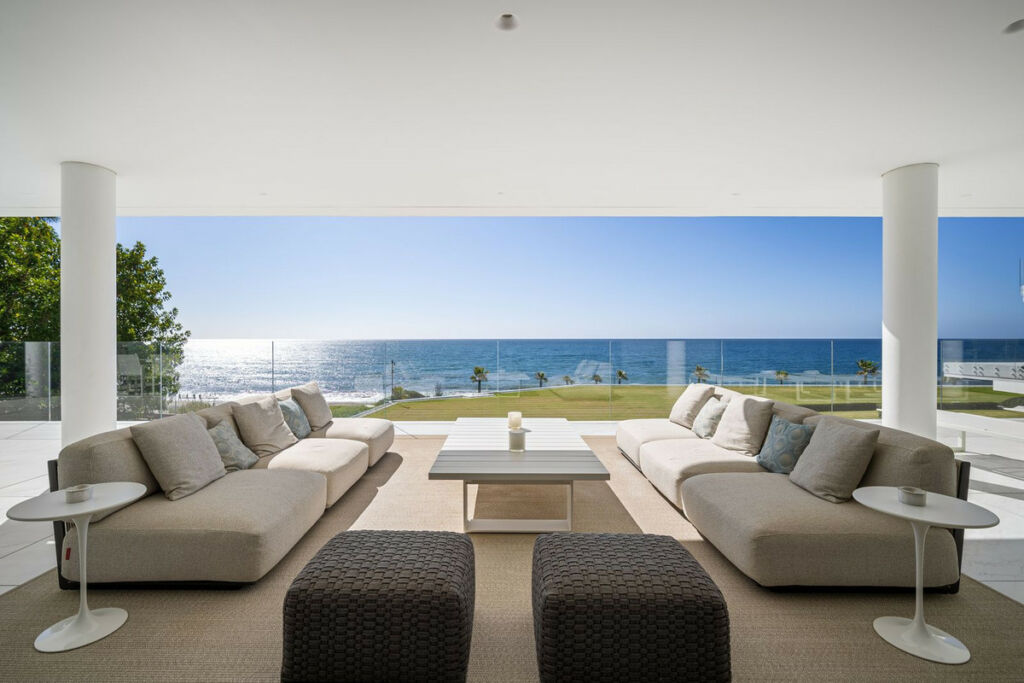 Middle Floor Apartment Estepona Málaga