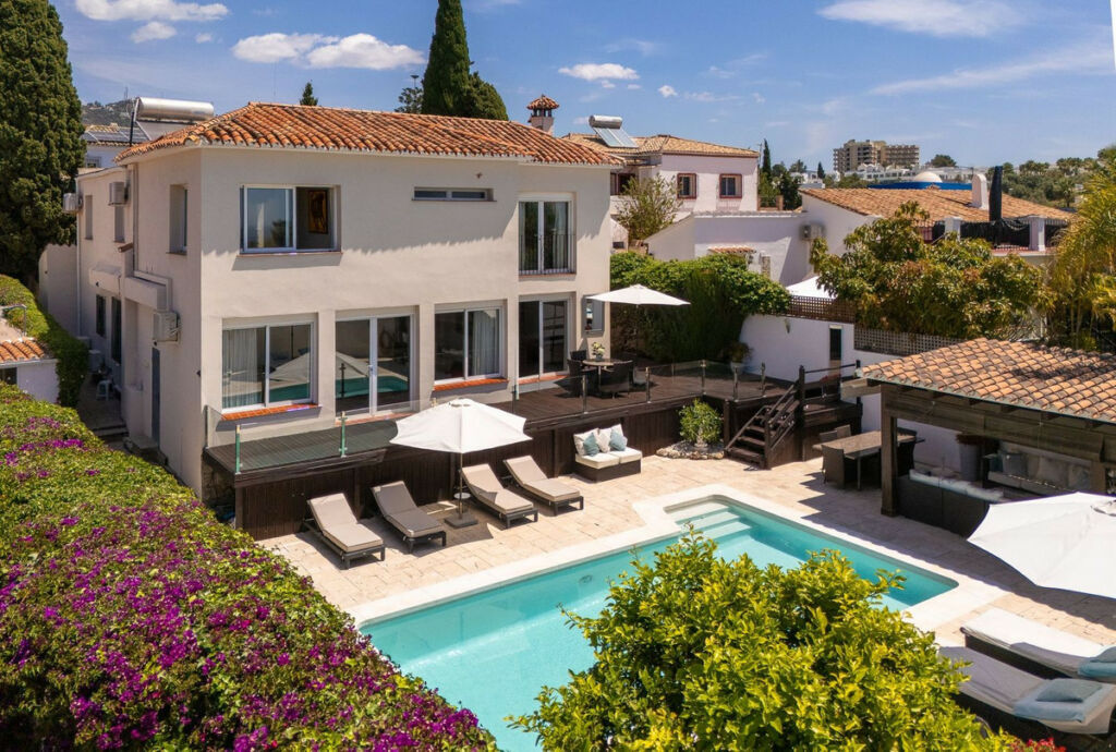 Detached Villa Río Real Málaga - image 3