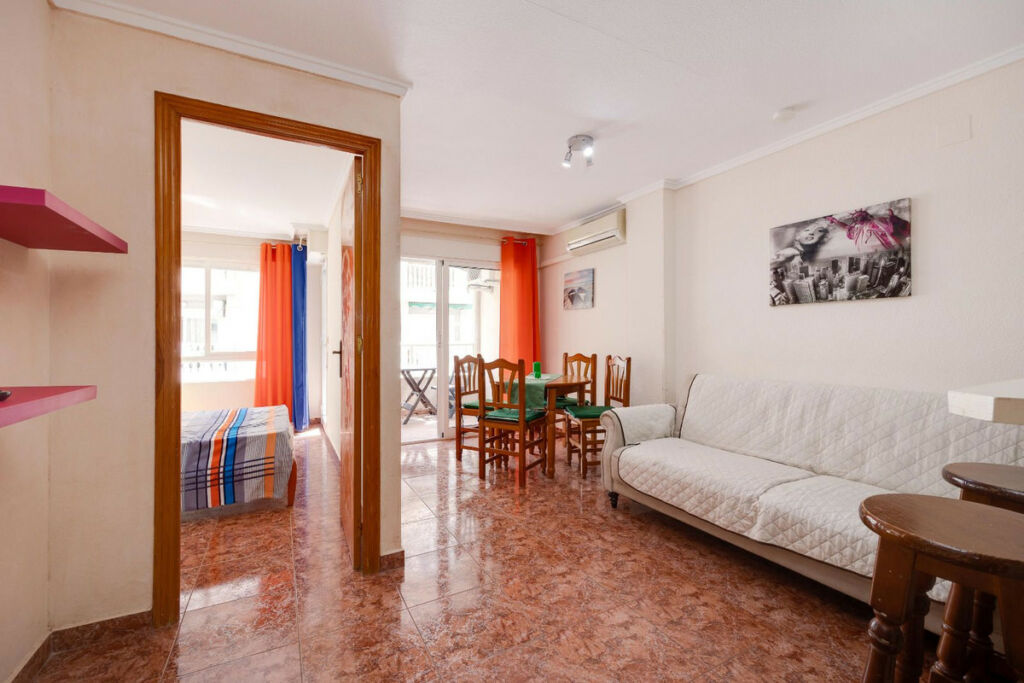 Middle Floor Apartment Torrevieja Alicante