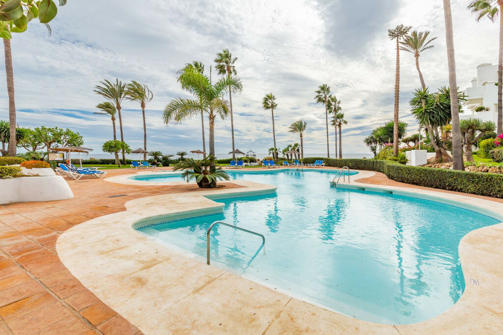 Middle Floor Apartment Estepona Málaga