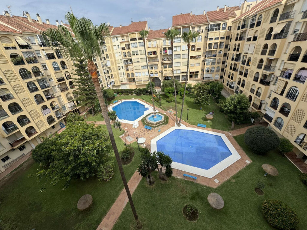 Middle Floor Apartment Fuengirola Málaga - image 6
