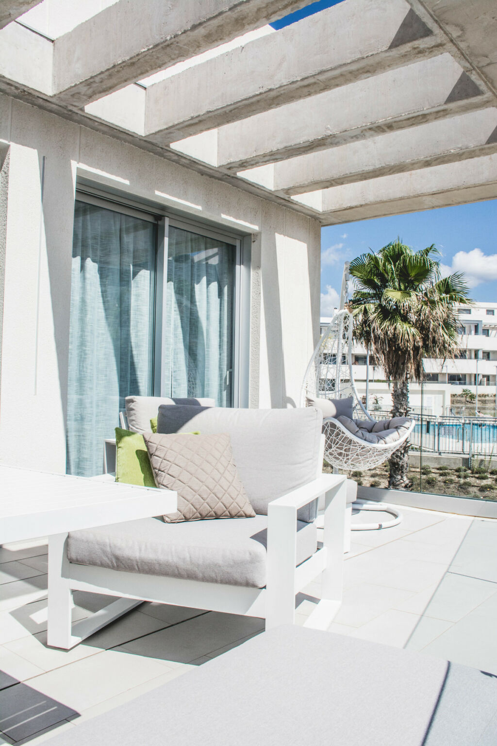 Middle Floor Apartment Estepona Málaga - image 4