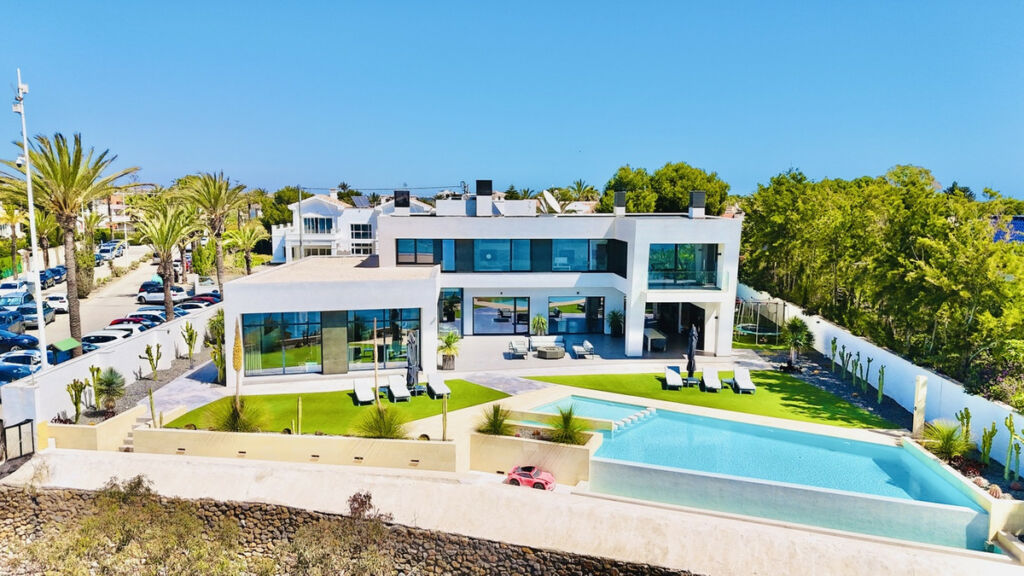 Detached Villa Cabo Roig Alicante