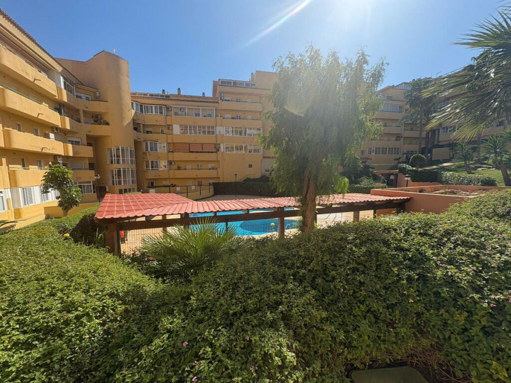 Middle Floor Apartment Los Pacos Málaga - image 2