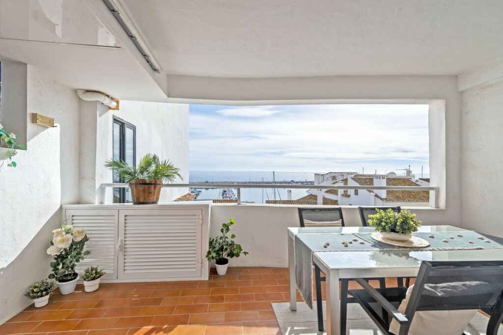 Middle Floor Apartment Puerto Banús Málaga