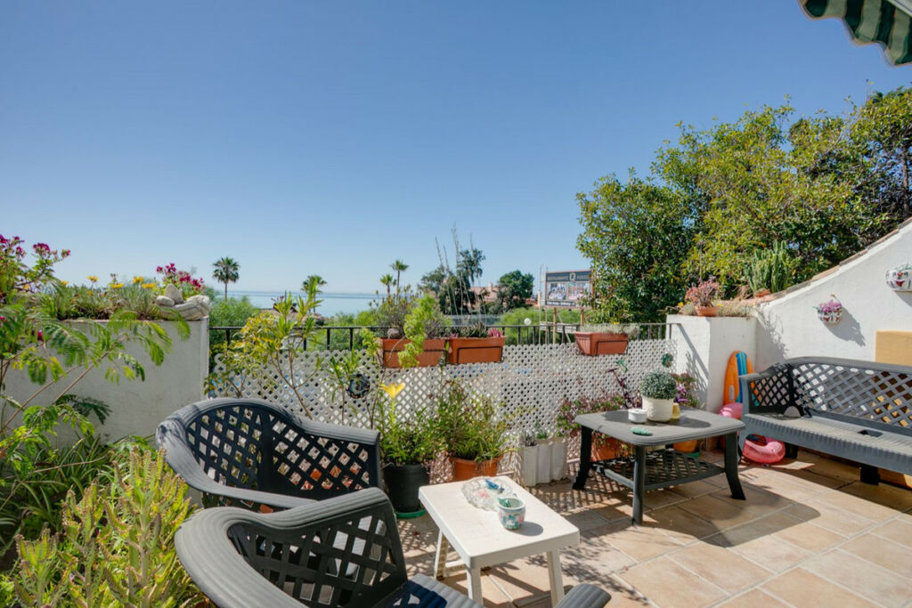 Top Floor Apartment Estepona Málaga - image 2