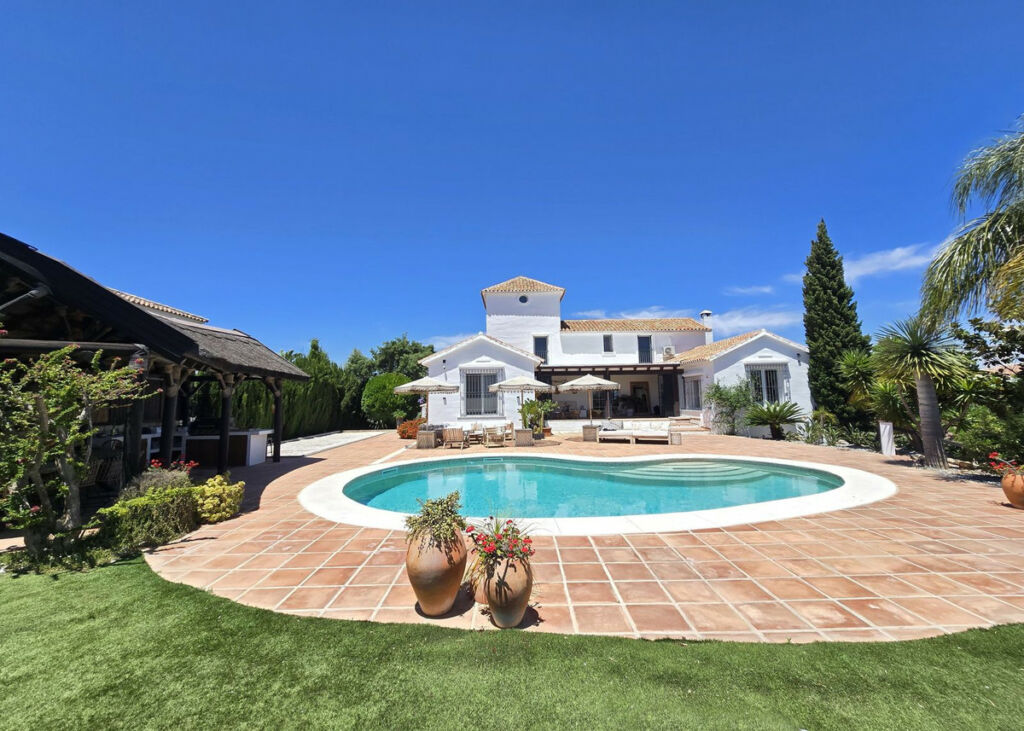 Detached Villa La Mairena Málaga