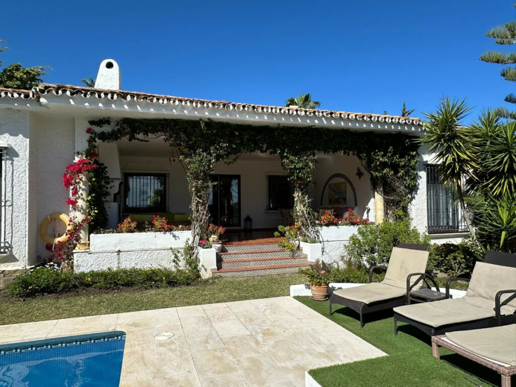 Detached Villa El Paraiso Málaga - image 27