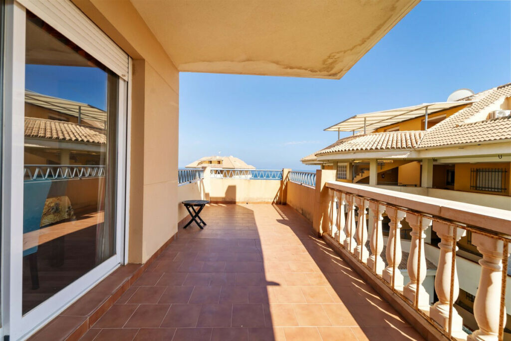 Middle Floor Apartment Fuengirola Málaga - image 2