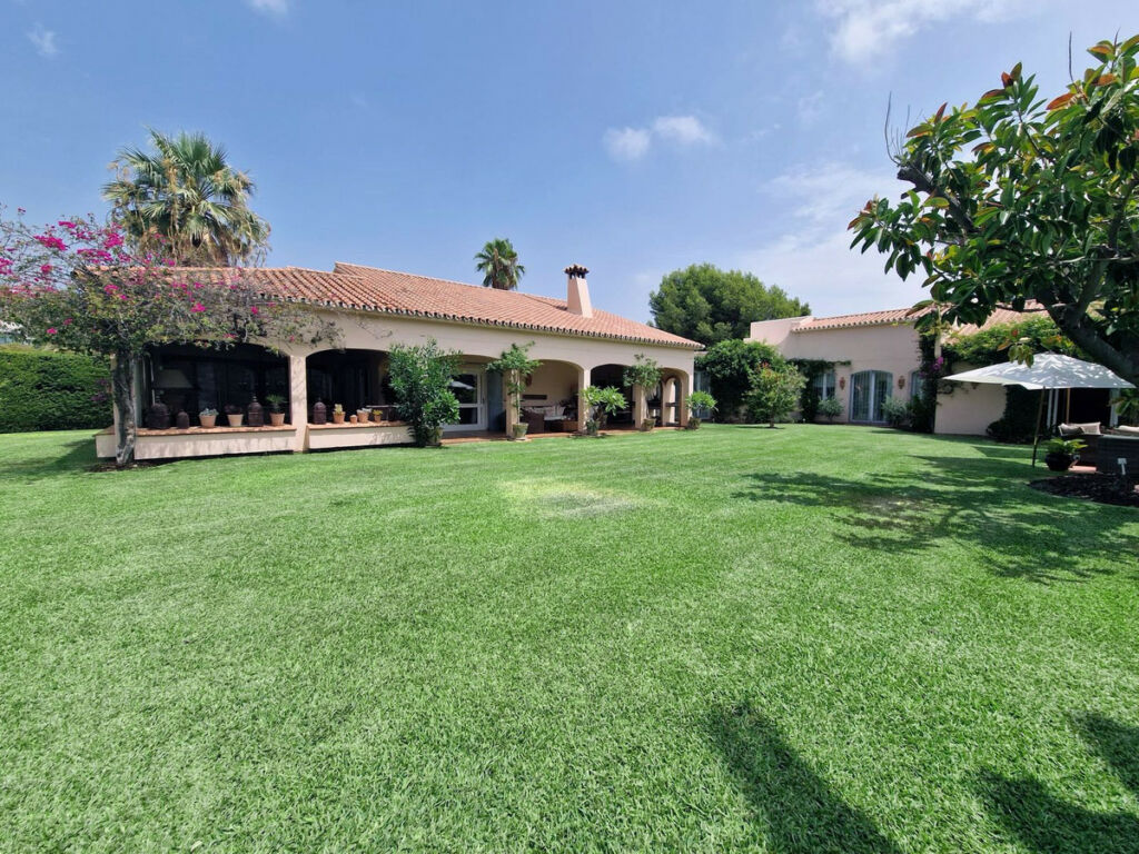 Detached Villa Benahavís Málaga - image 3