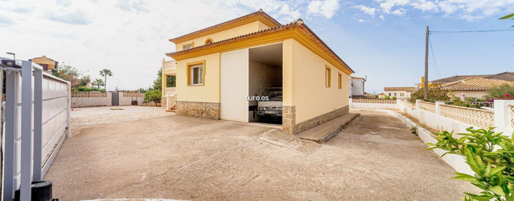 Detached Villa La Nucia Alicante - image 3