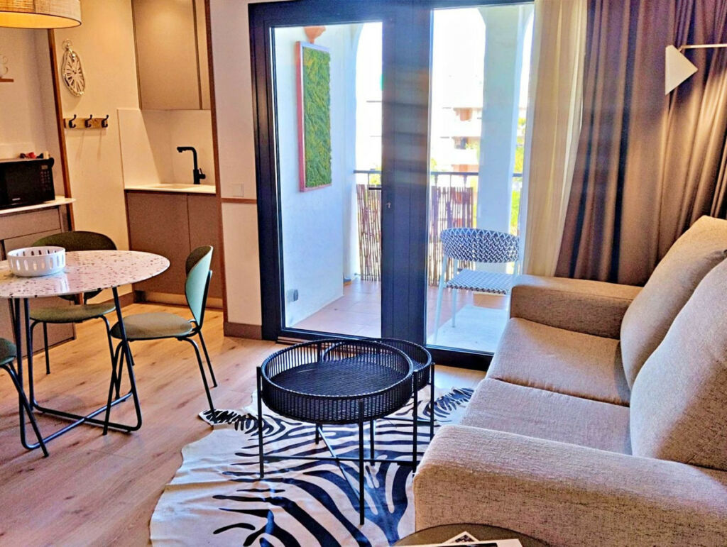 Middle Floor Studio Puerto Banús Málaga - image 3